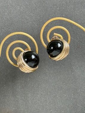 VINTAGE PANETTA Black Glass Cabochon Clip Earrings Retro